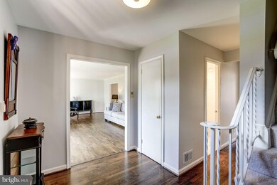 7913 Foxhound Rd, McLean, VA 22102 - photo 2