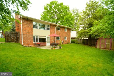 2942 Viewpoint Rd, Alexandria, VA 22314 - photo 3