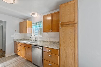 250 NE Savage St, Grants Pass, OR 97526 - photo 3