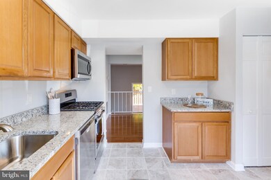 1979 Mayflower Dr, Woodbridge, VA 22192 - photo 7