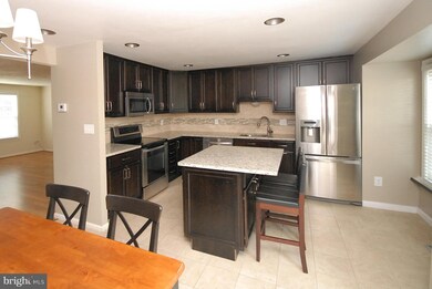 13809 Laura Ratcliff Ct, Centreville, VA 20121 - photo 4