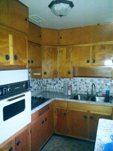 1213 myrtle 165