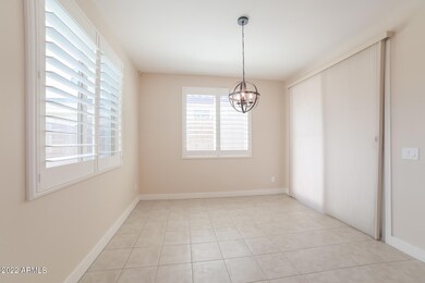 004-photo-dining-room-11373891