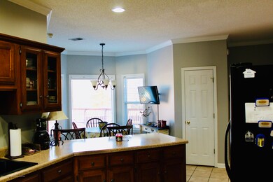 Eat-In Kitchen