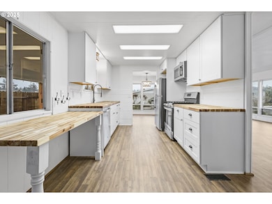 17041 SW Eldorado Dr, King City, OR 97224 - photo 6