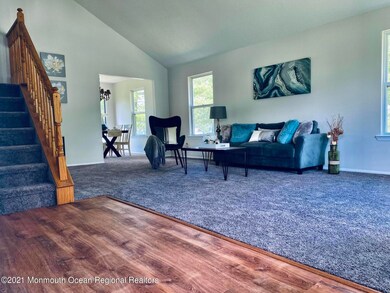 42 Farnworth Close unit 1000, Freehold, NJ 07728 - photo 3