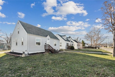 700 Knoll St SE, Cedar Rapids, IA 52403 - photo 2