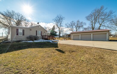 641 S Elm St, Lincoln, IL 62656 - photo 2