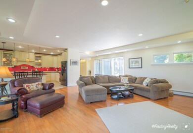1437 Hillcrest