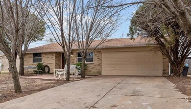 736 Greenway Dr, Hurst, TX 76053 - photo 2