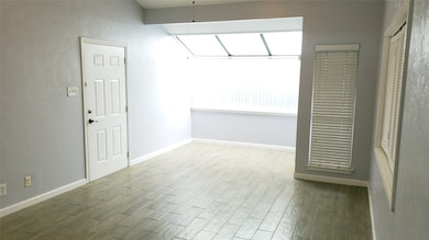 2105 Count Fleet Dr unit 212, Arlington, TX 76011 - photo 2