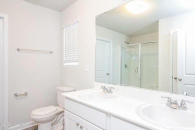 009-photo-main-bathroom-12562127