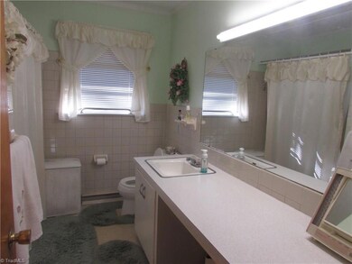 938 Sequoia Ave, Asheboro, NC 27205 - photo 5