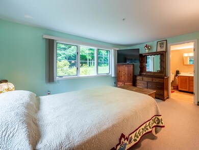 Primary bedroom en-suite full bath