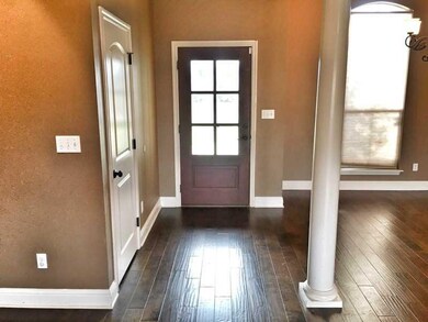 Entry/Foyer.