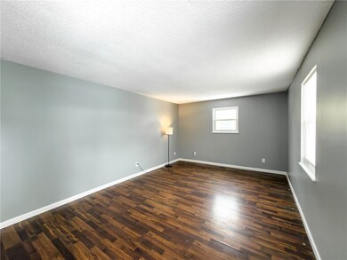 914 W Elizabeth St, Paris, IL 61944 - photo 4