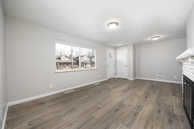 8-web-or-mls-1453 Hudson St 007