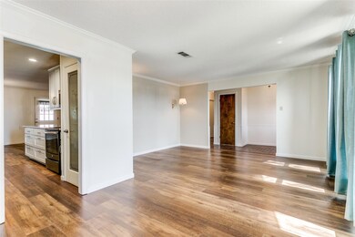 200 E Pleasantview Dr, Hurst, TX 76054 - photo 4