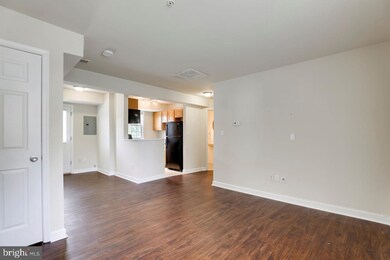 2612 Kent Village Dr, Hyattsville, MD 20785 - photo 6