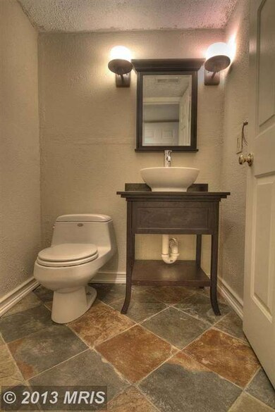 9048 Tanyard Ln, Lorton, VA 22079 - photo 4