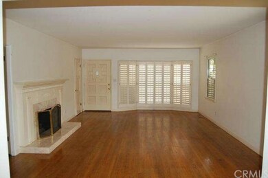 LIVING ROOM TOWARD ENTRY