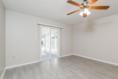 019-photo-living-room-12385654