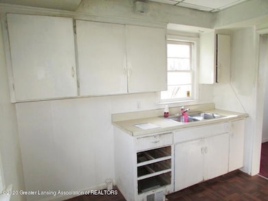 1109 W Saginaw St, Lansing, MI 48915 - photo 3