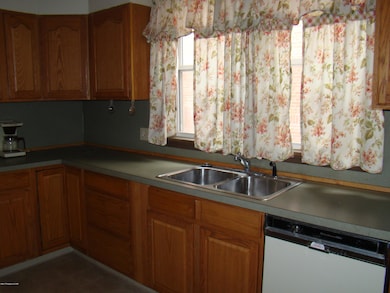 15 Church St, Kingston, PA 18704 - photo 5