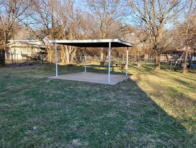 502 N Miller St, Decatur, TX 76234 - photo 2