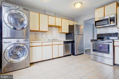 2050 N Anvil Ln, Temple Hills, MD 20748 - photo 6