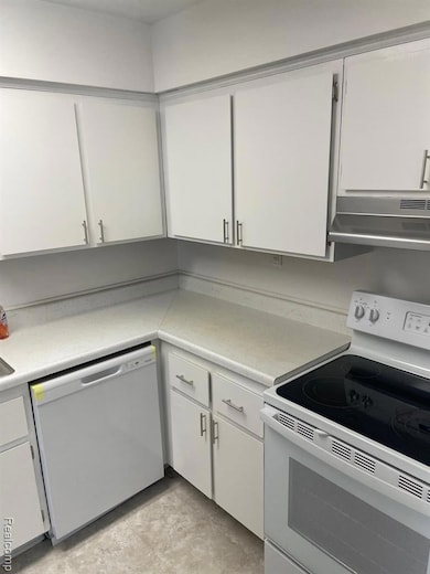 1824 Colonial Village Way unit 2, Waterford, MI 48328 - photo 7