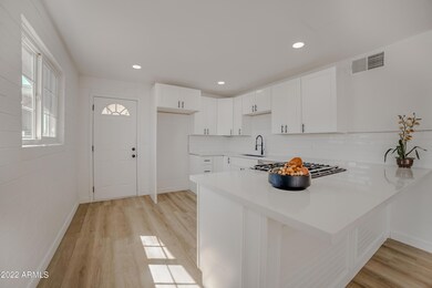 2112 E Lemon-1