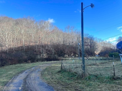 7688 Mud Fork Rd, Bluefield, VA 24605 - photo 3