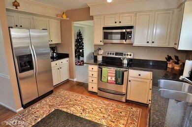 1905 Aubrey Place Ct, Vienna, VA 22182 - photo 5