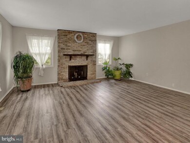 12325 Shadetree Ln, Laurel, MD 20708 - photo 6