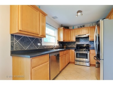 1327 Canyon Run Rd, Naperville, IL 60565 - photo 2