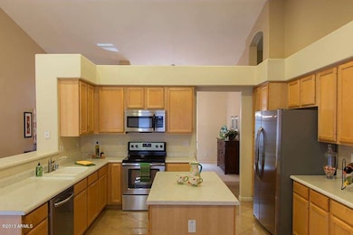 Large open kitchen w/ new SS appliances