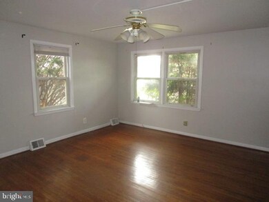 1130 E 8th St, Crum Lynne, PA 19022 - photo 2