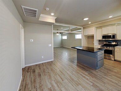 3642 E Cherryhill Ct, Broken Arrow, OK 74014 - photo 6