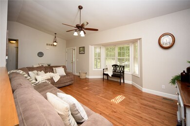 9713 E Bloomfield Hills Dr, Effingham, IL 62401 - photo 6