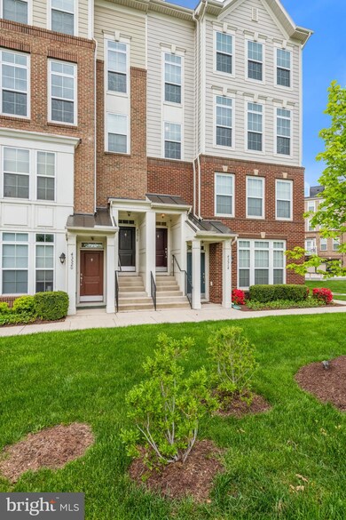 43516 Stonecliff Terrace, Chantilly, VA 20152 - photo 2