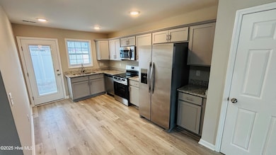 1151 Cross Creek Cir unit H, Greenville, NC 27834 - photo 3