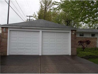 Parking Lot/Garage