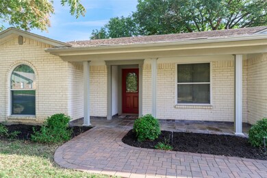 215 Carolyn Dr, Hurst, TX 76054 - photo 3