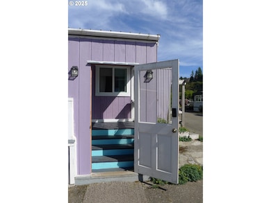 170 Riggs Hill Ln unit 17, Winchester Bay, OR 97467 - photo 5