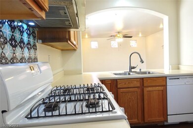 6305 Smooth Plain Ave, Las Vegas, NV 89139 - photo 5