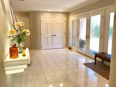 bright and spacious foyer to welcome your guests