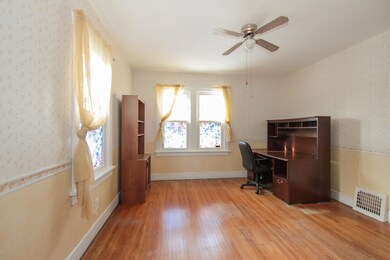 725 N Grove Ave, Elgin, IL 60120 - photo 6