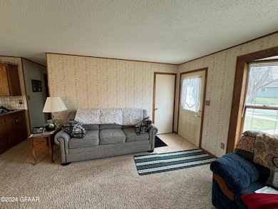 1506 S 19th St, Grand Forks, ND 58201 - photo 2