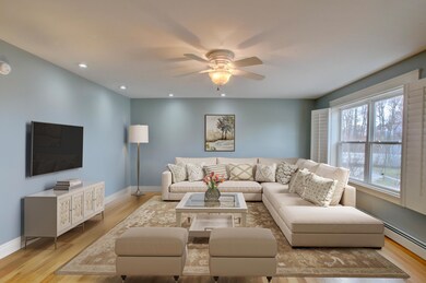 7 Heath St - Living Room11(1)